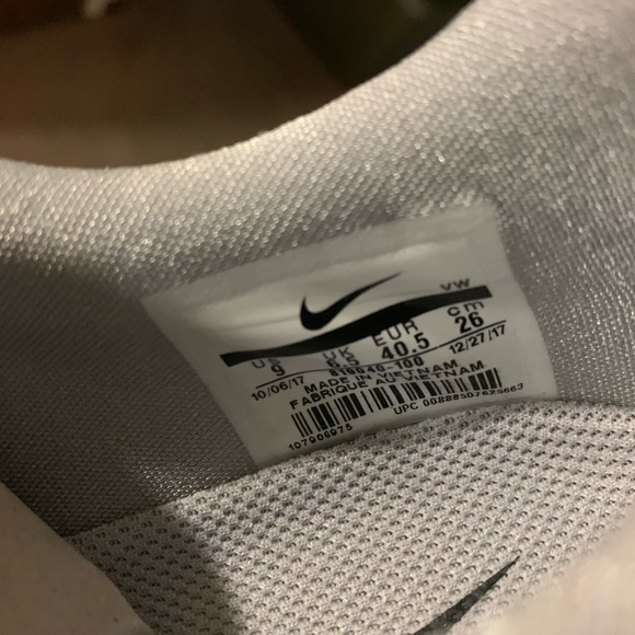 Nike shoes - Picture 7 of 8